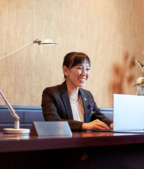 concierge using laptop to assist guest request