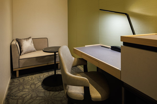 desk, chair and TV